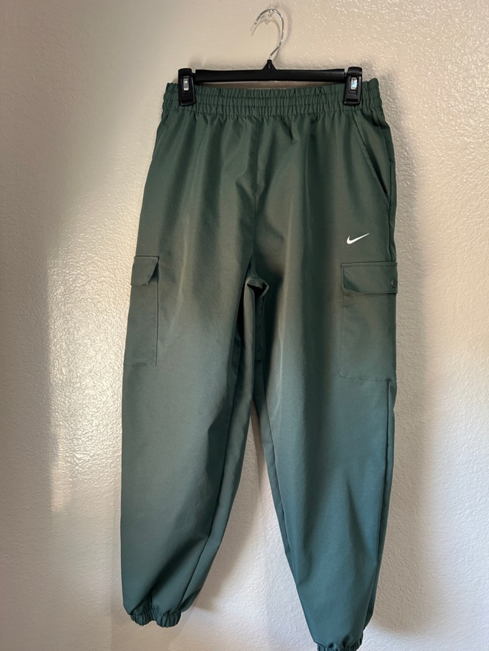 Nike Youth Kids Sz L Dark Olive Green Cargo Joggers with White Swoosh TC0387
